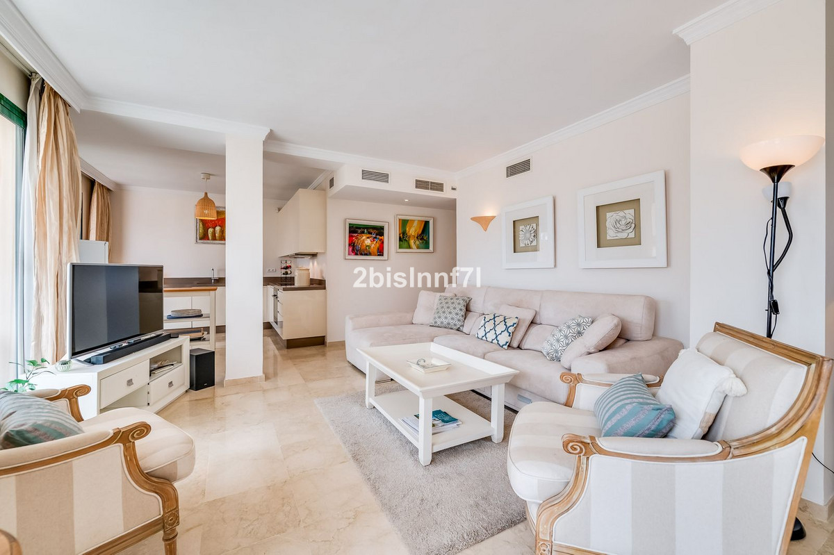 Apartamentos de 3 dormitorios en venta en Elviria – R4988023