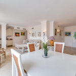 Apartamentos de 3 dormitorios en venta en Elviria – R4988023