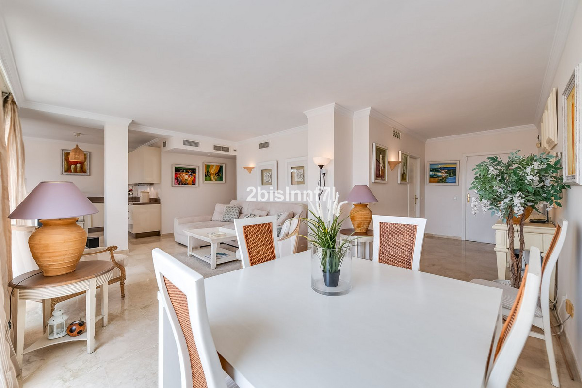 Apartamentos de 3 dormitorios en venta en Elviria – R4988023