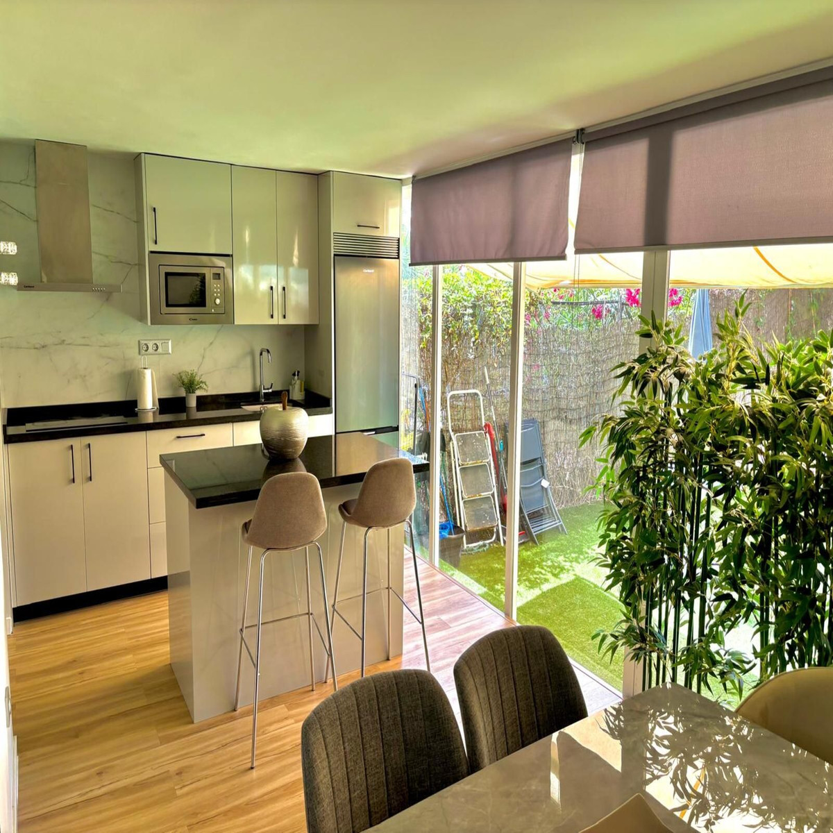 Apartamentos de 2 dormitorios en venta en Calahonda – R5176789