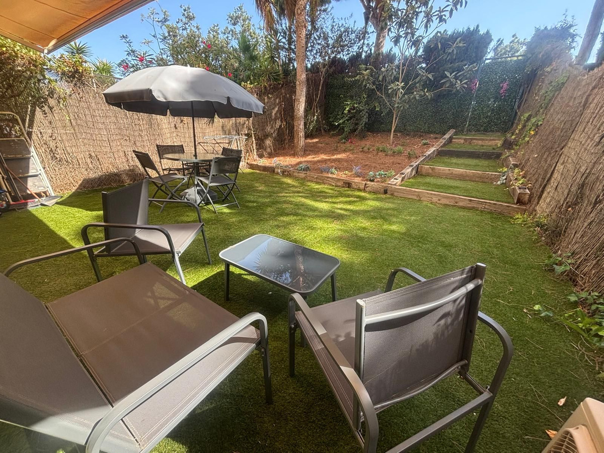 Apartamentos de 2 dormitorios en venta en Calahonda – R5176789