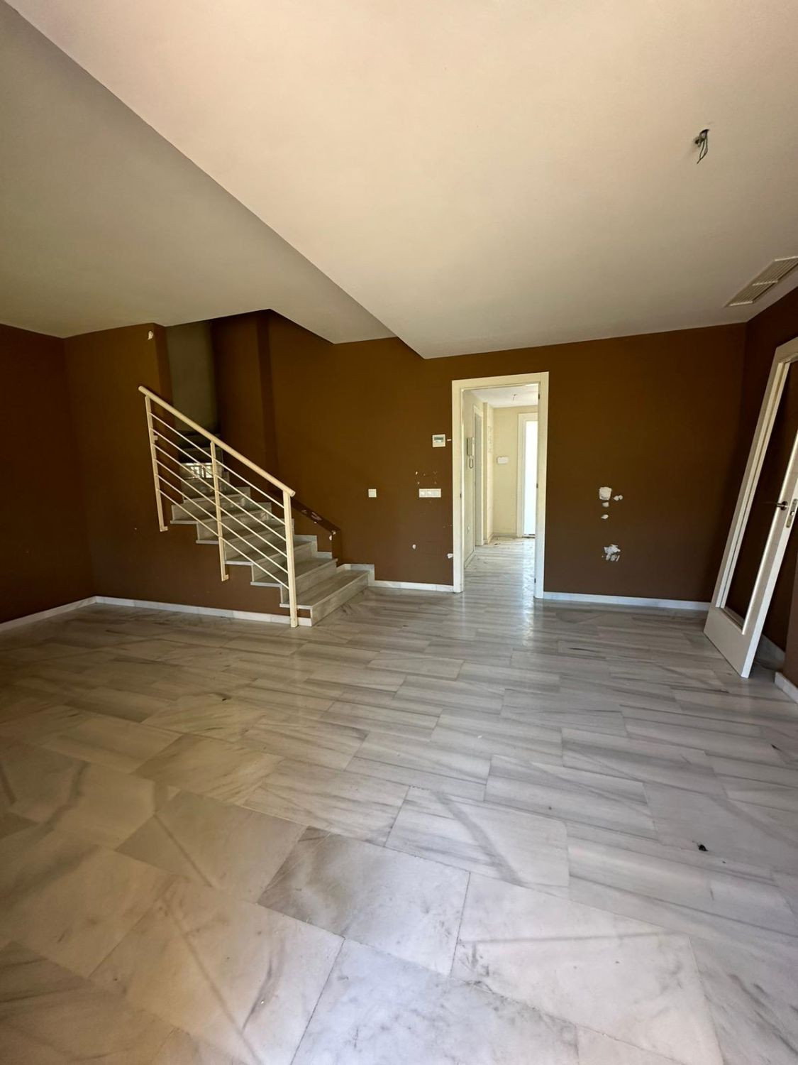 4 bedroom Semi-detached for sale in Calahonda – R5120113