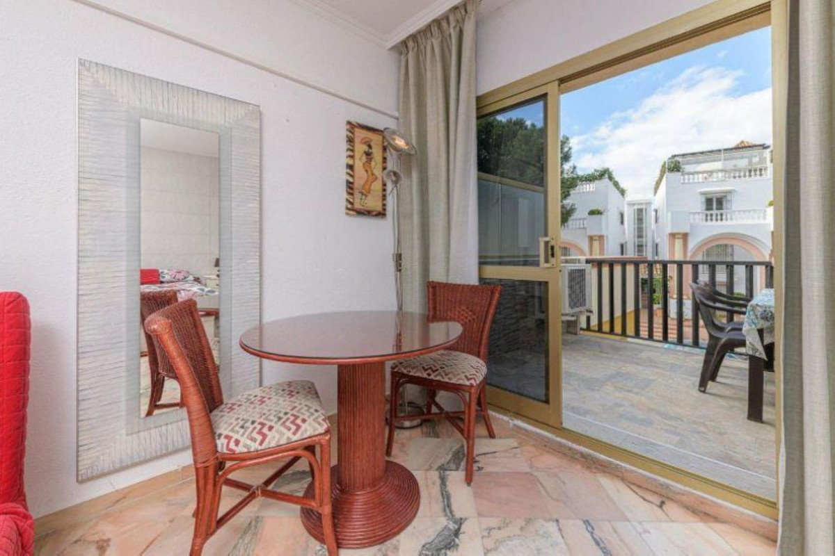 Apartamentos de 1 dormitorio en venta en Elviria – R4583227