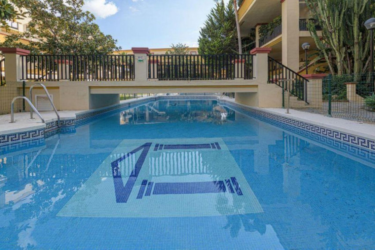 Apartamentos de 1 dormitorio en venta en Elviria – R4583227