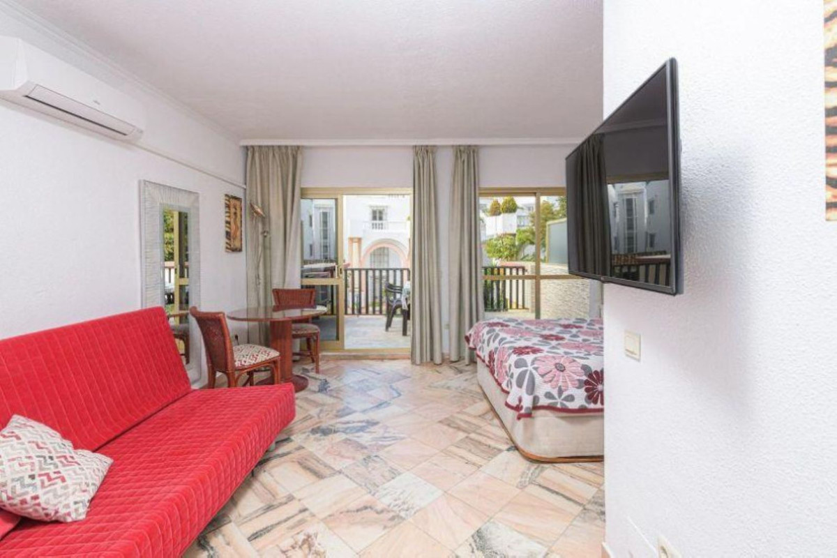 Apartamentos de 1 dormitorio en venta en Elviria – R4583227