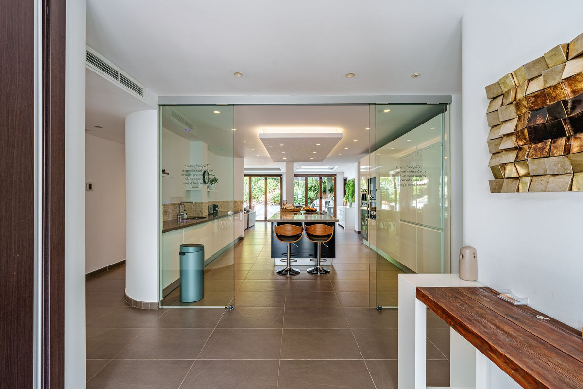 5 bedroom Villas for sale in Marbella – R5170912
