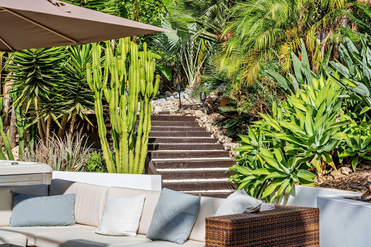 5 bedroom Villas for sale in Marbella – R5170912