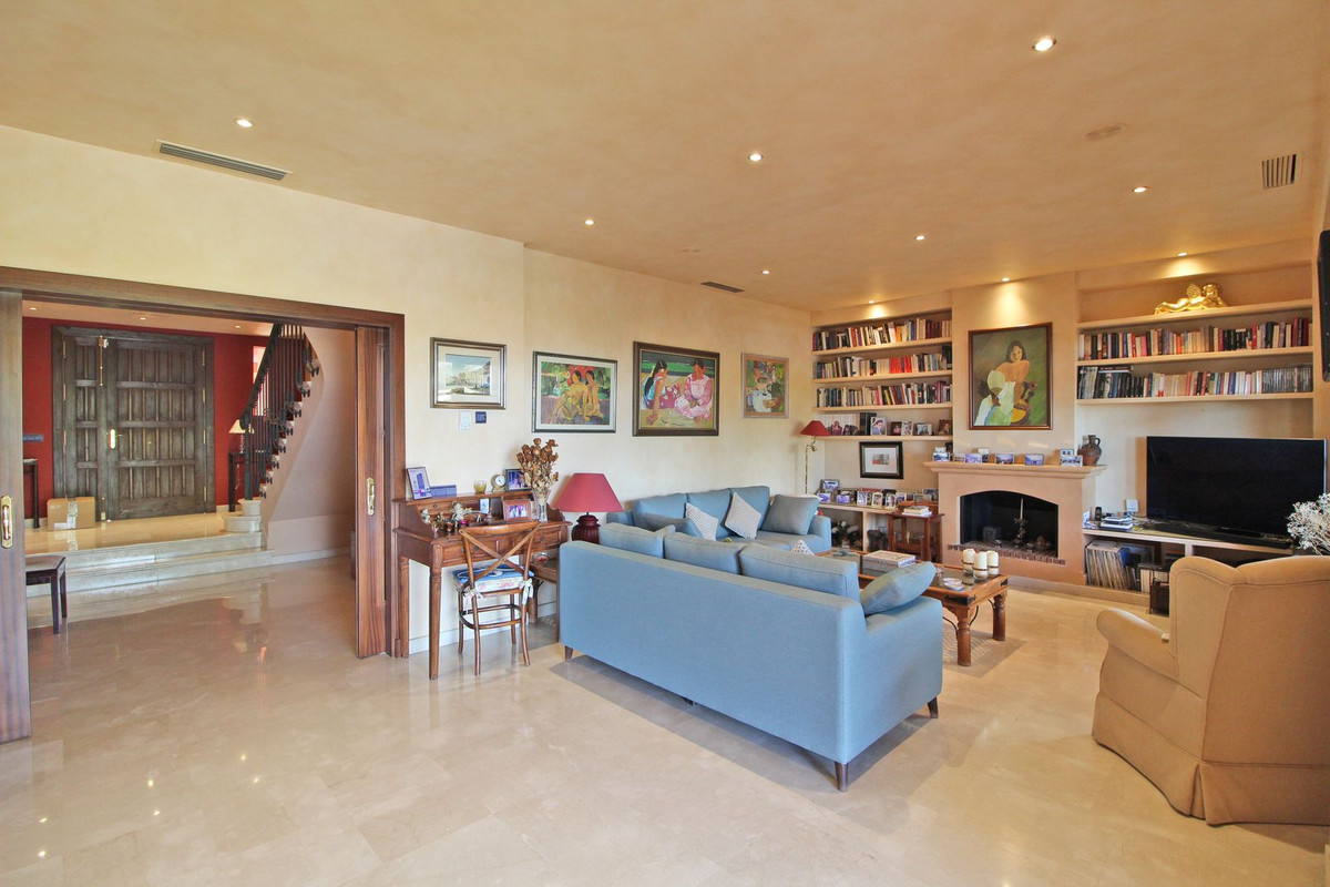 5 bedroom Villas for sale in Marbella – R4194424