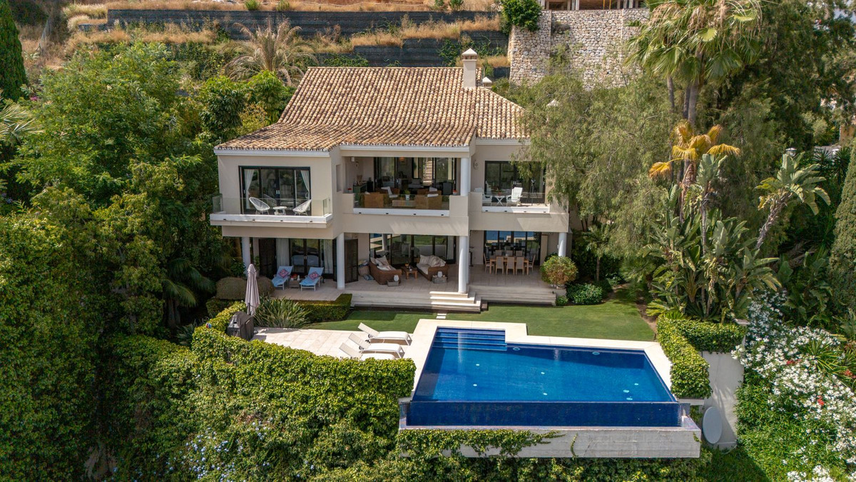 5 bedroom Villas for sale in La Quinta – R5164138
