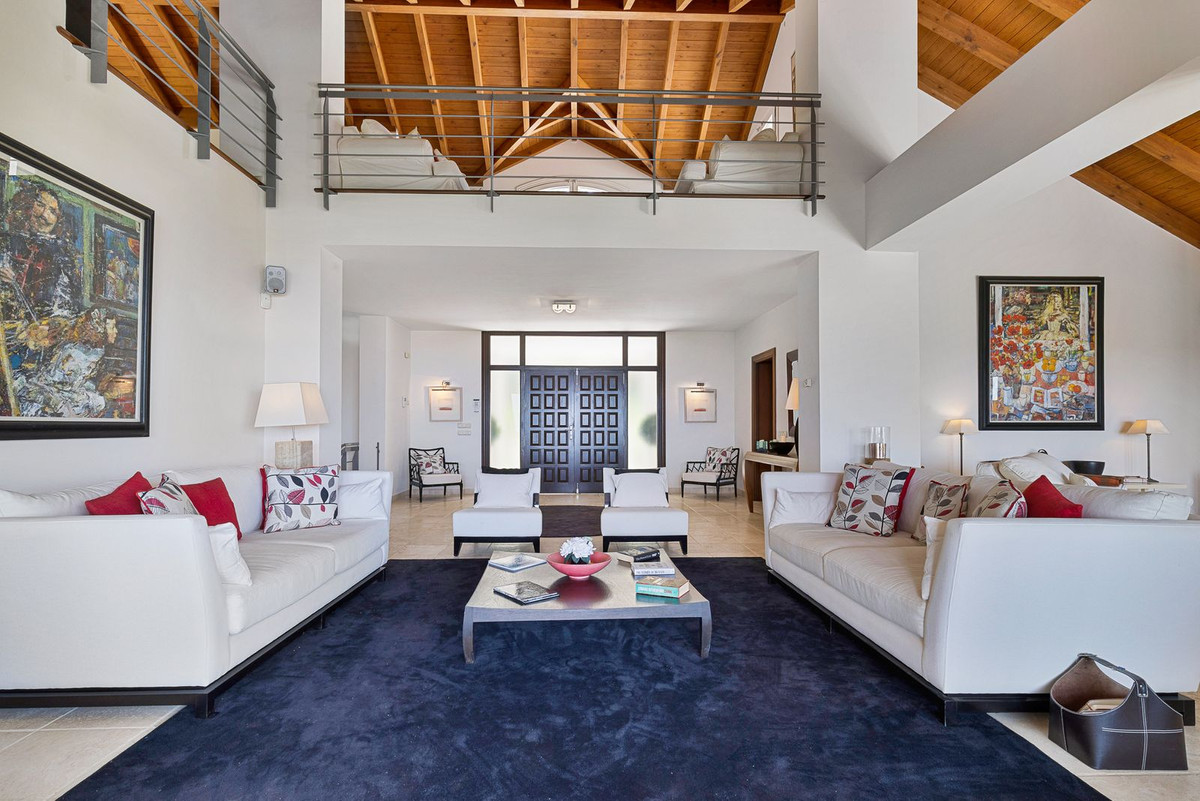 5 bedroom Villas for sale in La Quinta – R5164138