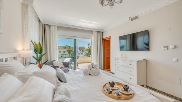 Villas de 6 dormitorios en venta en Marbesa – R5180173 en 