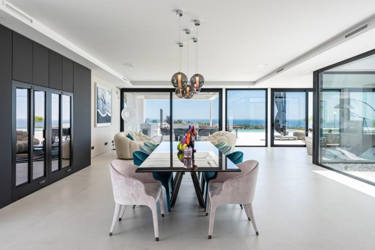 6 bedroom Villas for sale in Nueva Milla de Oro – R4932220