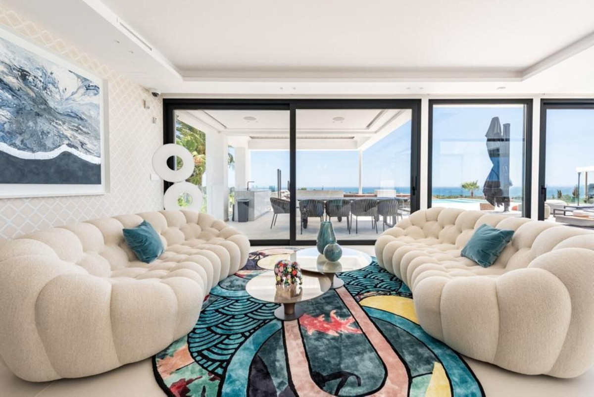 6 bedroom Villas for sale in Nueva Milla de Oro – R4932220