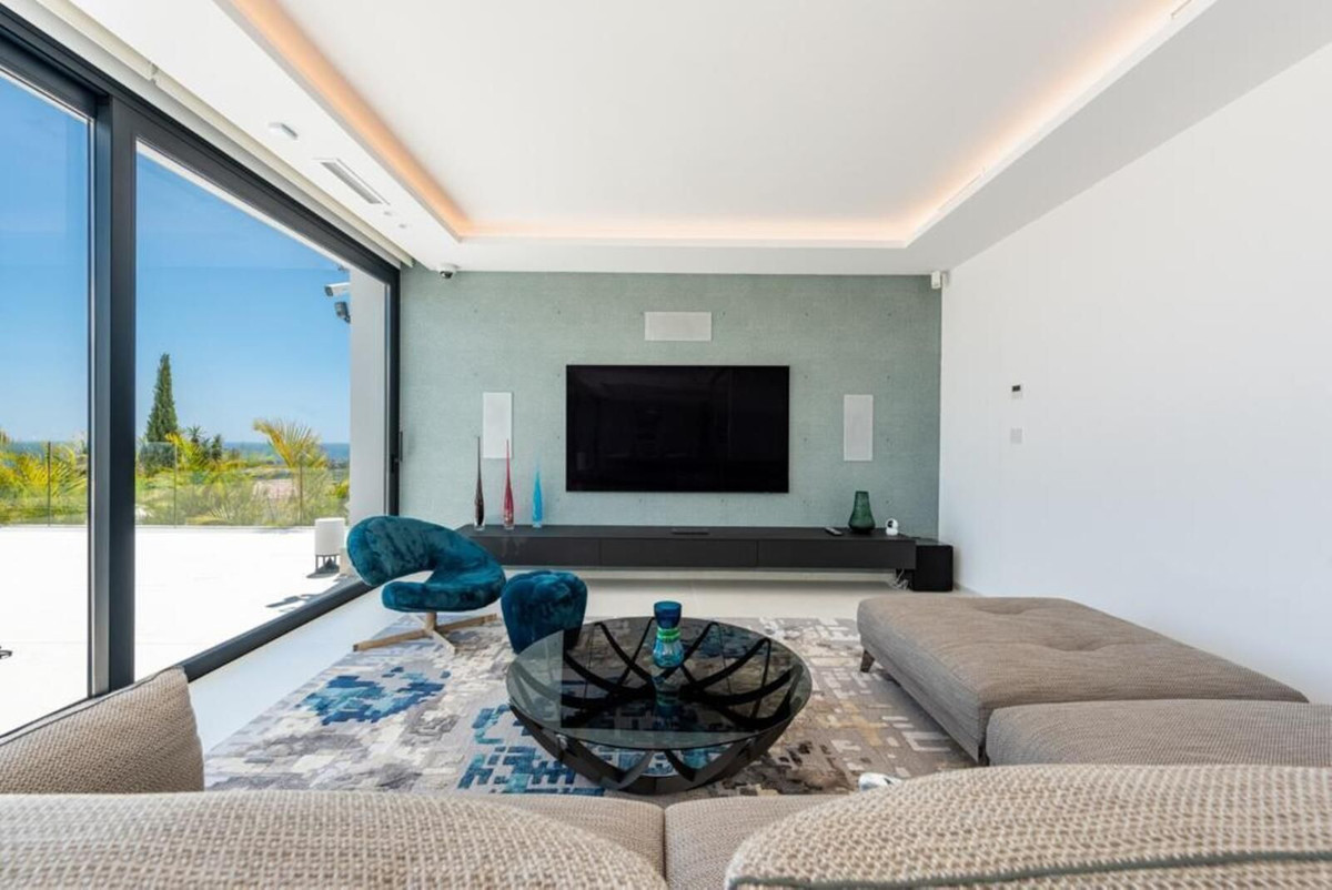 6 bedroom Villas for sale in Nueva Milla de Oro – R4932220