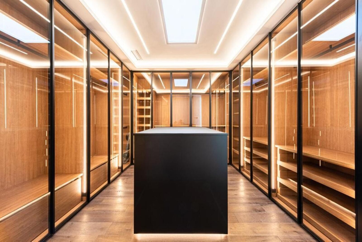 6 bedroom Villas for sale in Nueva Milla de Oro – R4932220