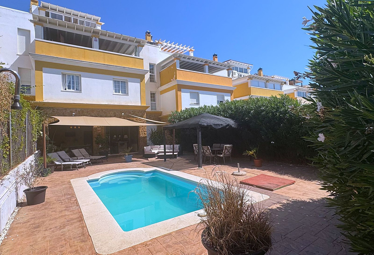 4 bedroom Townhouses for sale in Calahonda – R5141824