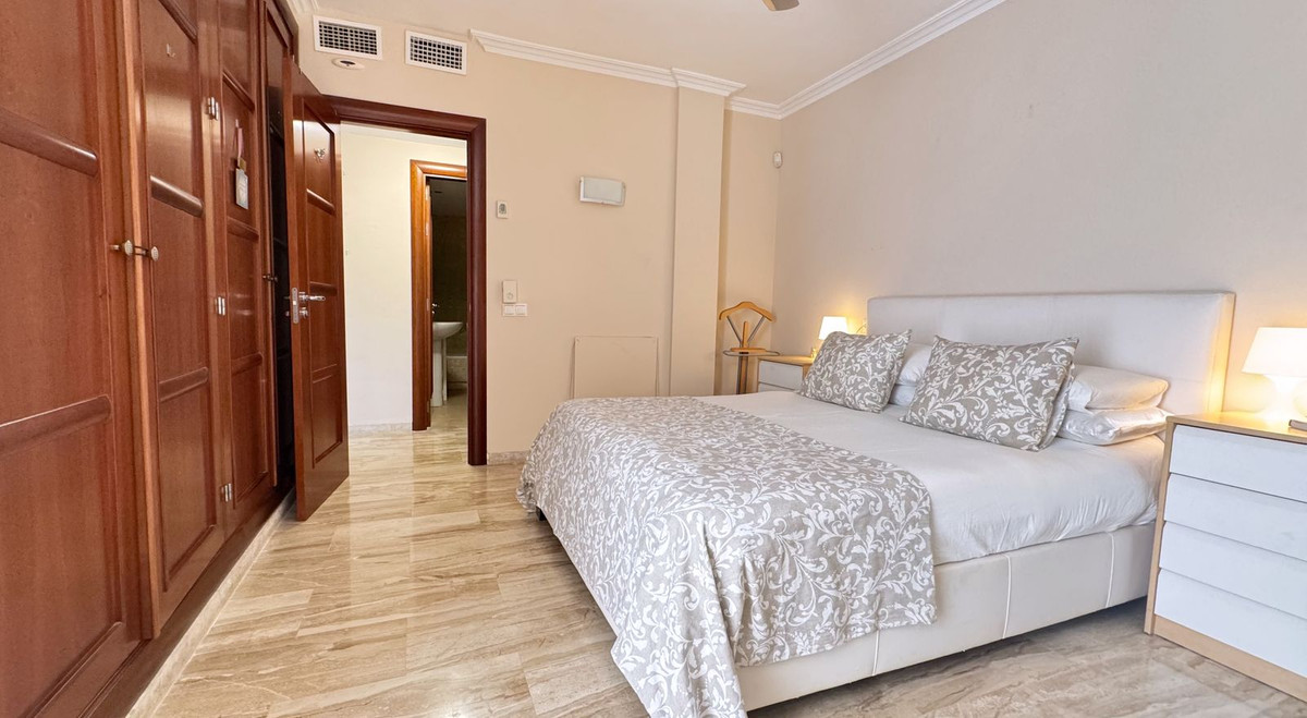 4 bedroom Townhouses for sale in Calahonda – R5141824