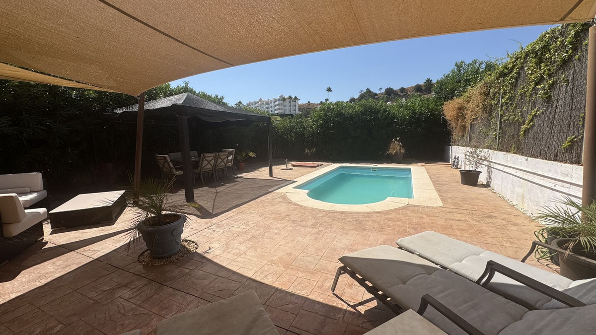 4 bedroom Townhouses for sale in Calahonda – R5141824