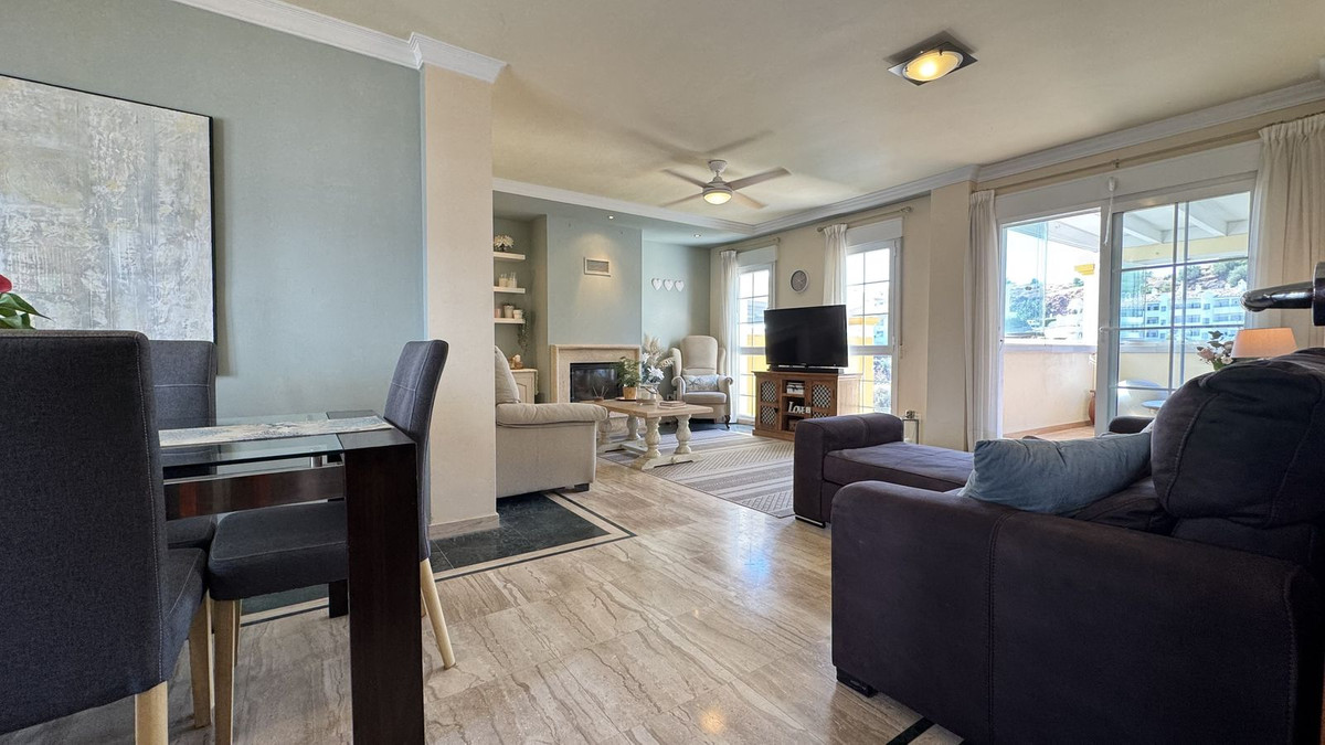 4 bedroom Townhouses for sale in Calahonda – R5141824