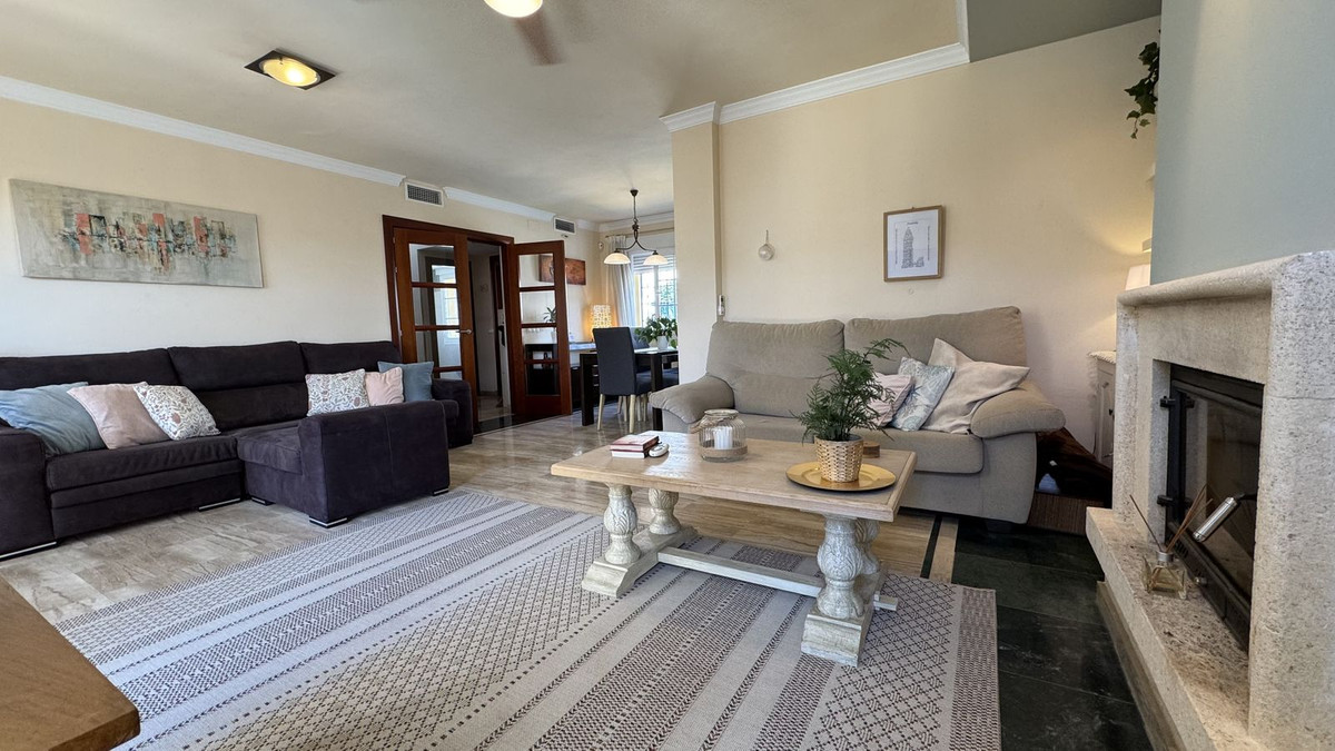 4 bedroom Townhouses for sale in Calahonda – R5141824