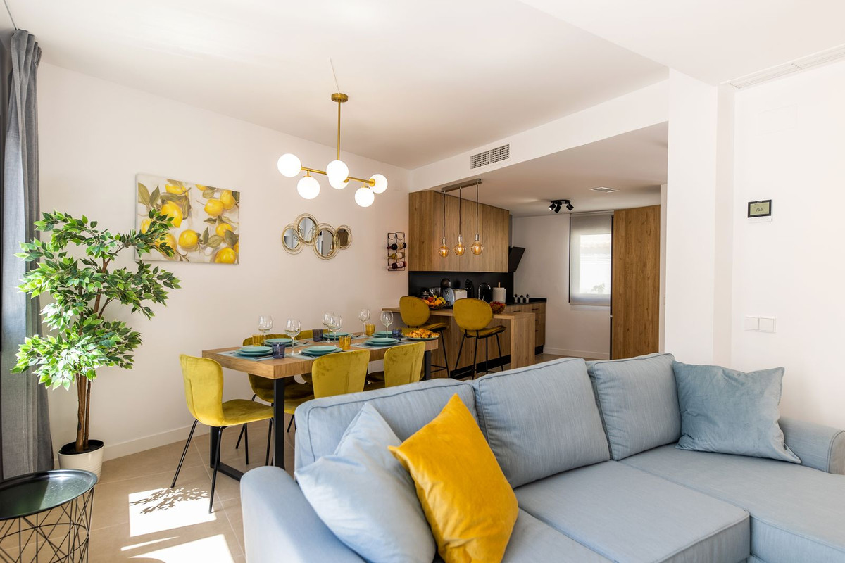 Adosados de 3 dormitorios en venta en Nueva Milla de Oro – R4713475