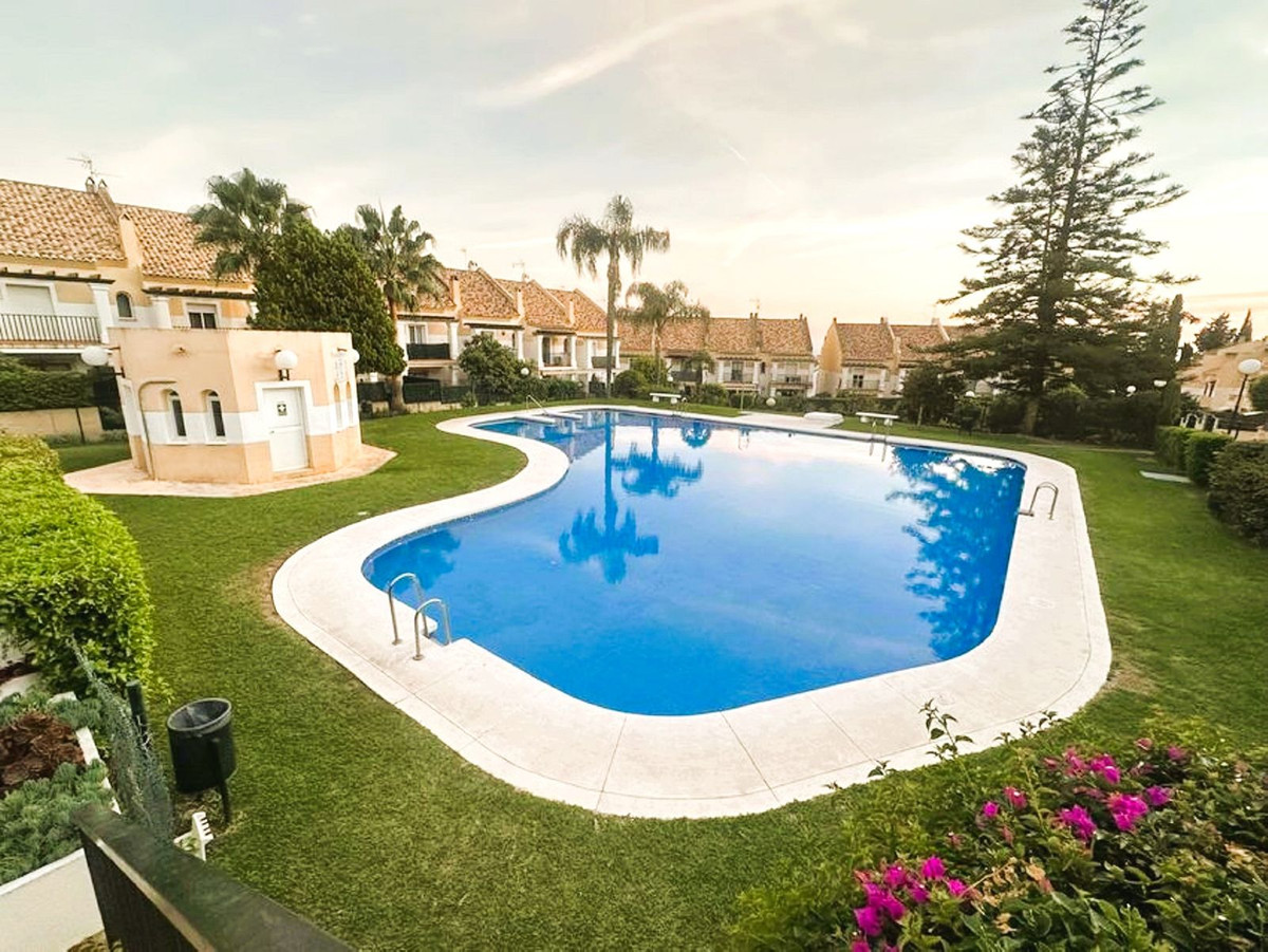 Adosados de 4 dormitorios en venta en Marbella – R5162443
