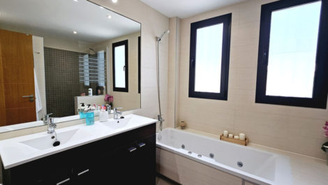 Apartamentos de 3 dormitorios en venta en Selwo – R5049166