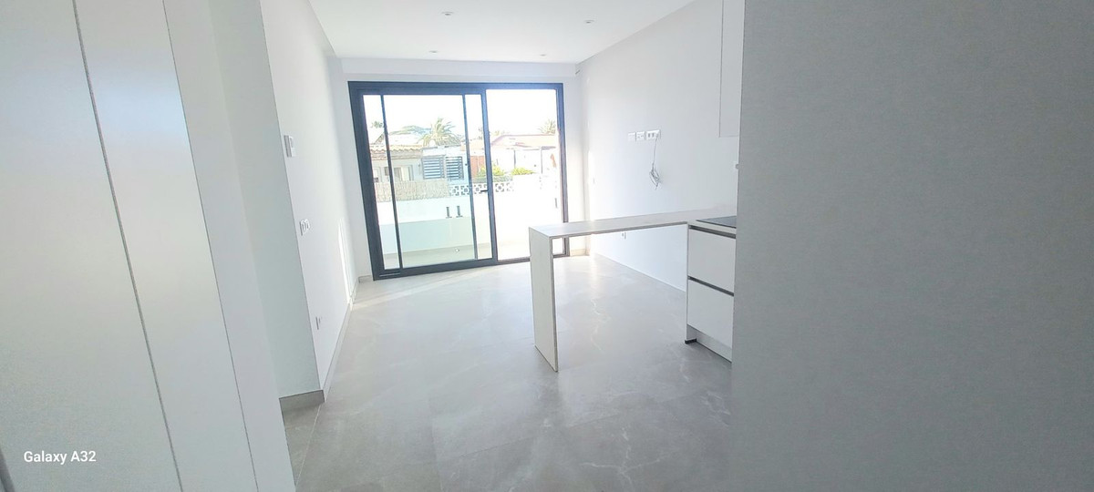 2 bedroom Apartments for sale in La Cala de Mijas – R5136760