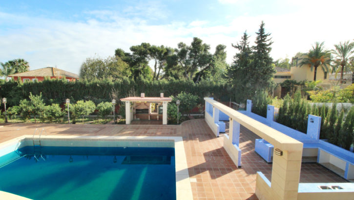 Villas de 8 dormitorios en venta en Guadalmina Baja – R3333502 en 