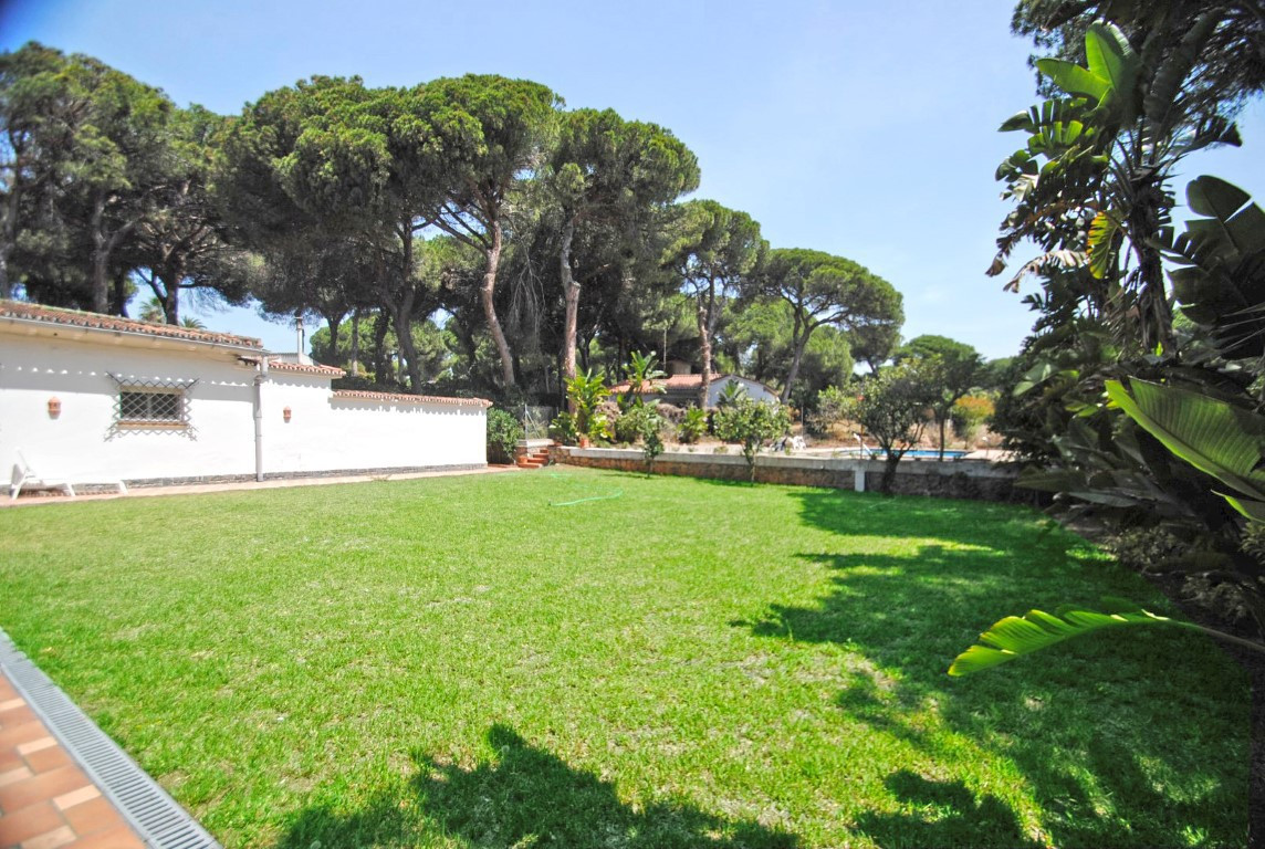 Villas de 10 dormitorios en venta en Elviria – R3834694