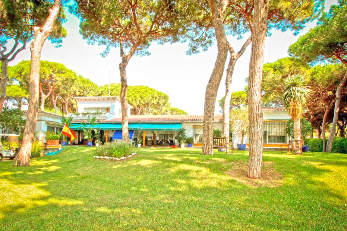 Villas de 10 dormitorios en venta en Elviria – R3834694