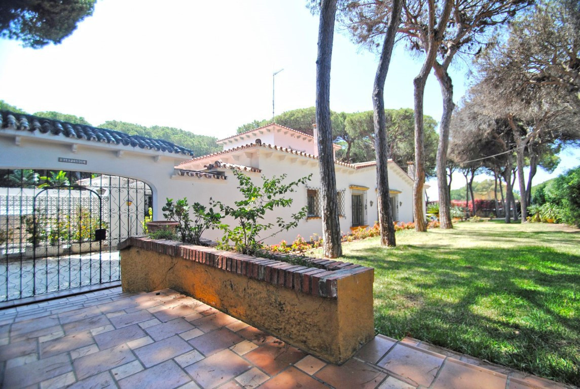 Villas de 10 dormitorios en venta en Elviria – R3834694