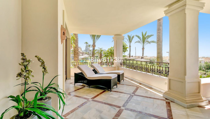 Apartamentos de 3 dormitorios en venta en Los Monteros – R5044456 en 