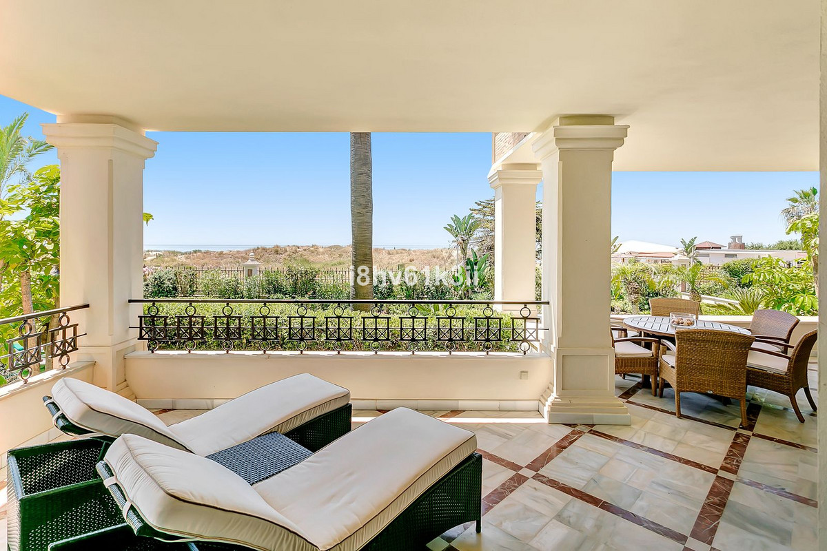 Apartamentos de 3 dormitorios en venta en Los Monteros – R5044456