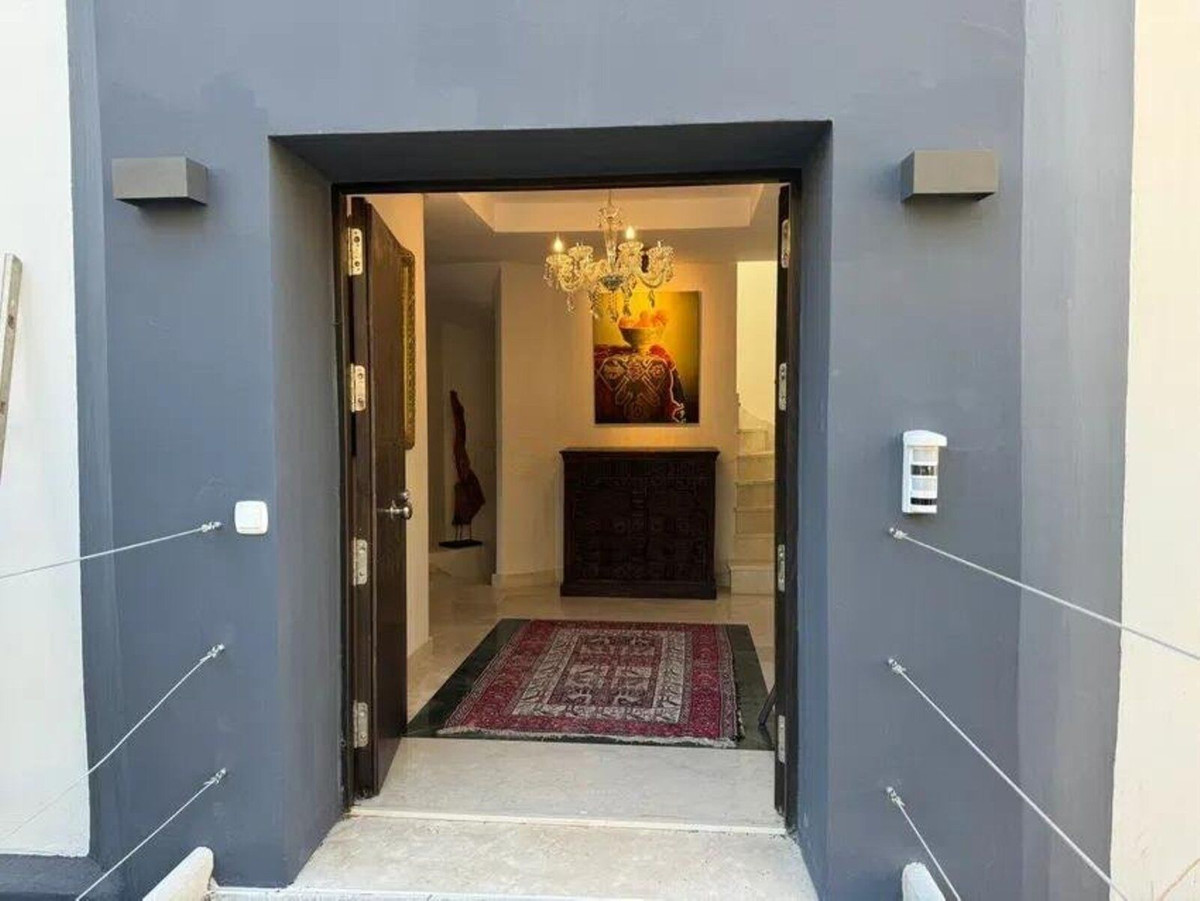 4 bedroom Villas for sale in Elviria – R4930855 4 bedroom Villas for sale in Elviria – R4930855