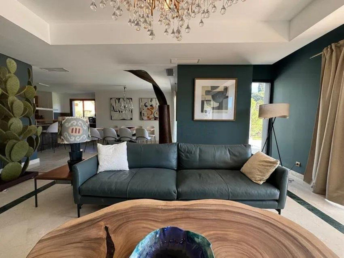 4 bedroom Villas for sale in Elviria – R4930855 4 bedroom Villas for sale in Elviria – R4930855