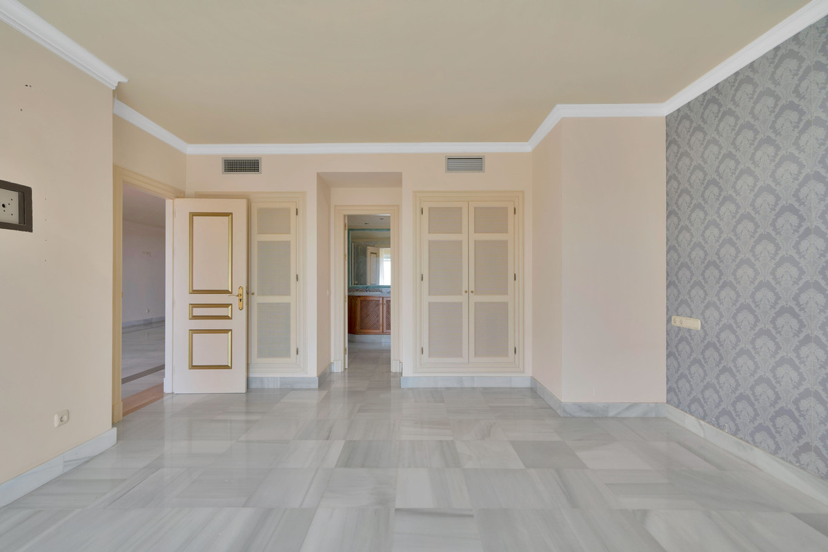 2 bedroom Apartments for sale in La Quinta – R5225896