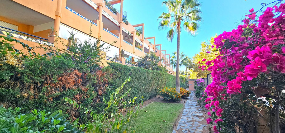 2 bedroom Apartments for sale in Elviria – R5216515
