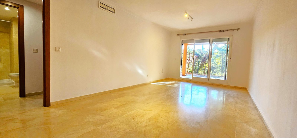 2 bedroom Apartments for sale in Elviria – R5216515