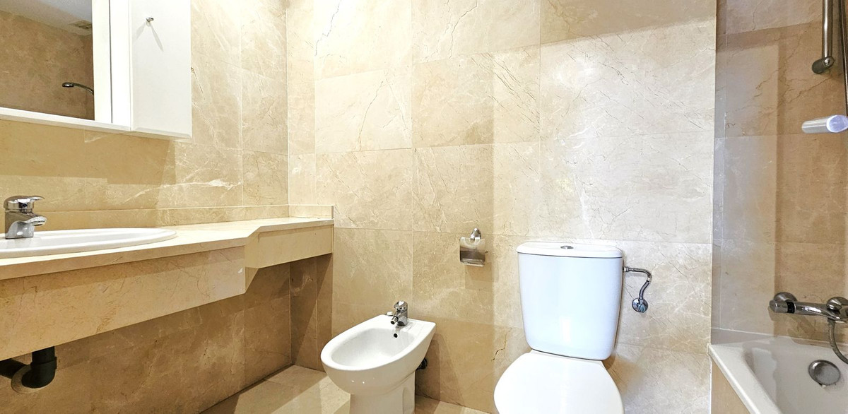 2 bedroom Apartments for sale in Elviria – R5216515