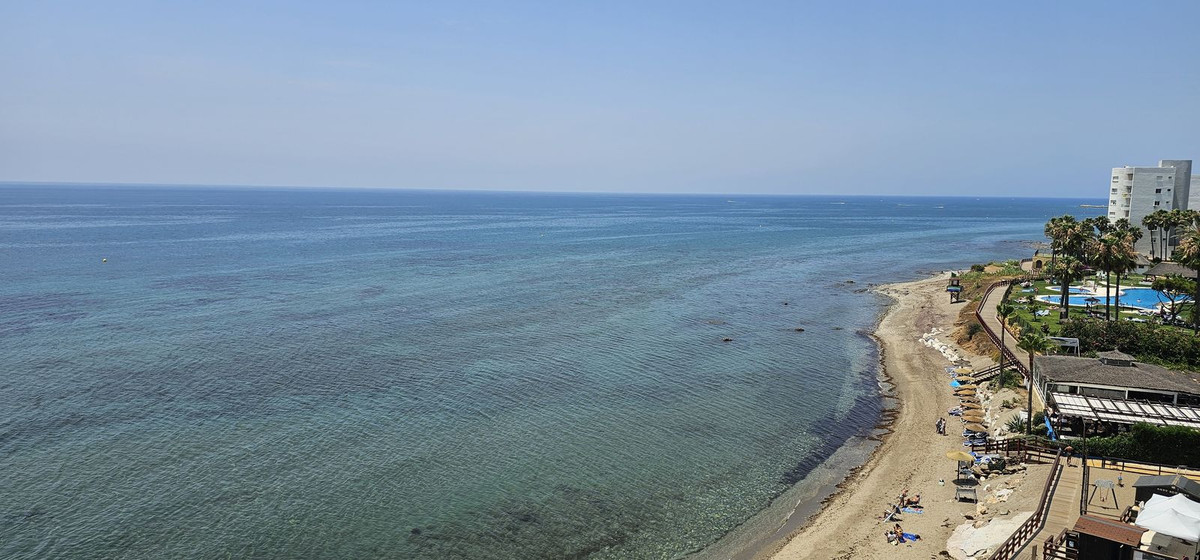 Apartamentos de 2 dormitorios en venta en Calahonda – R5099521