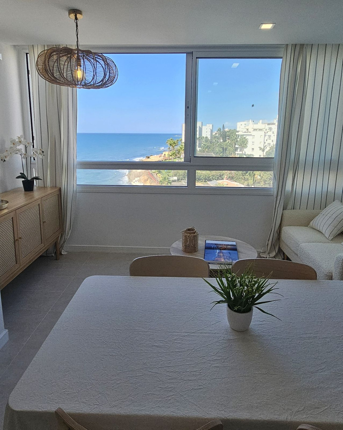 Apartamentos de 2 dormitorios en venta en Calahonda – R5099521