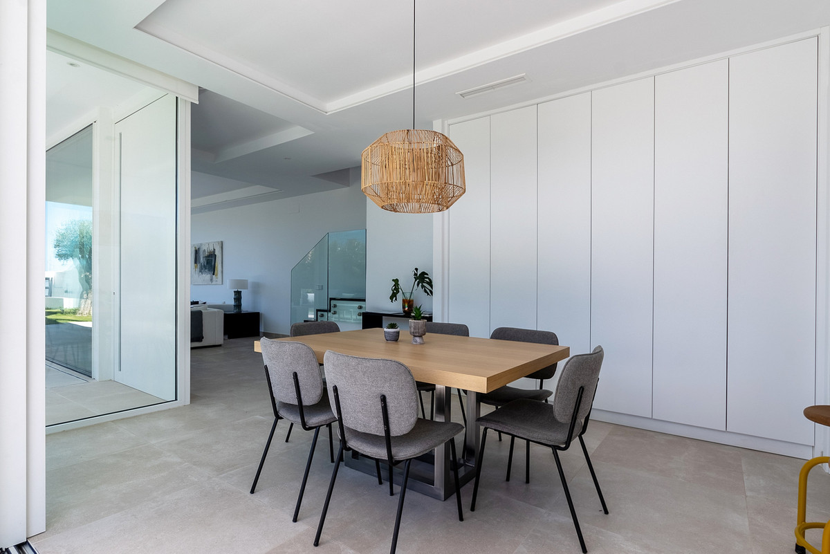 4 bedroom Villas for sale in Marbella – R5204827