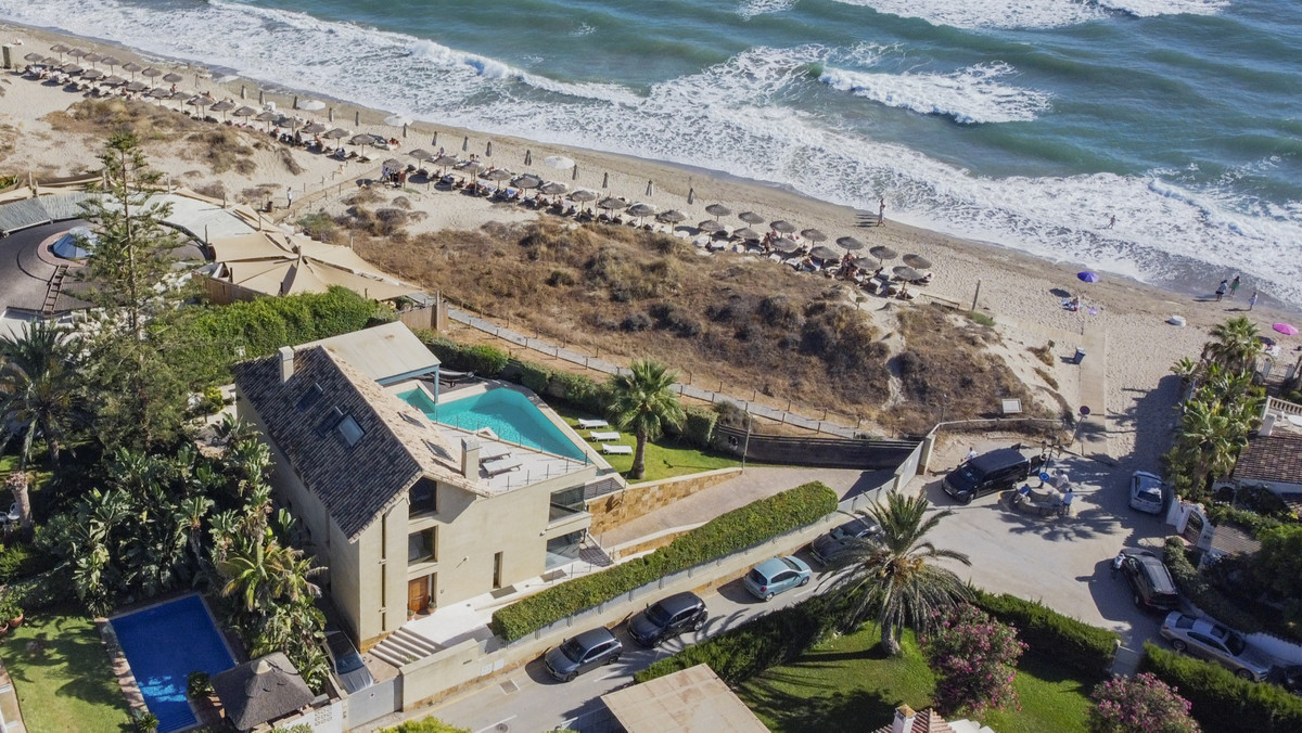 5 bedroom Villas for sale in Marbella – R5200426 5 bedroom Villas for sale in Marbella – R5200426