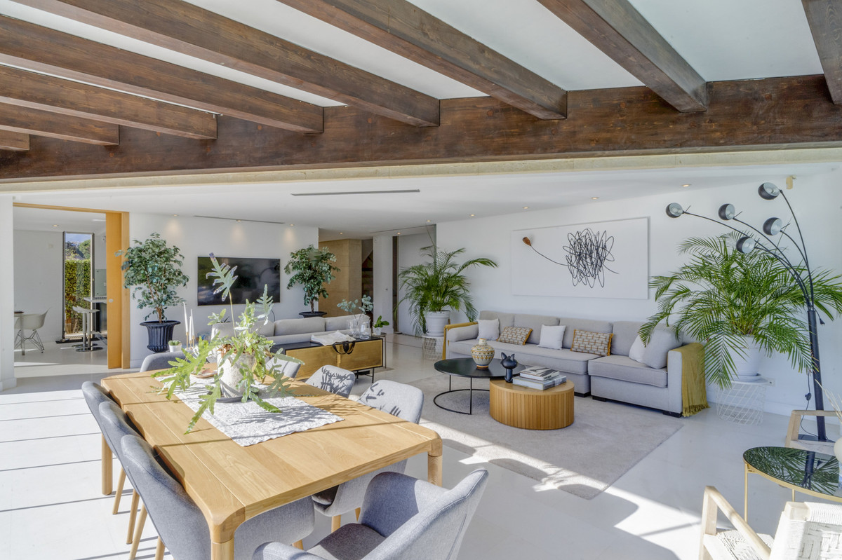 5 bedroom Villas for sale in Marbella – R5200426 5 bedroom Villas for sale in Marbella – R5200426