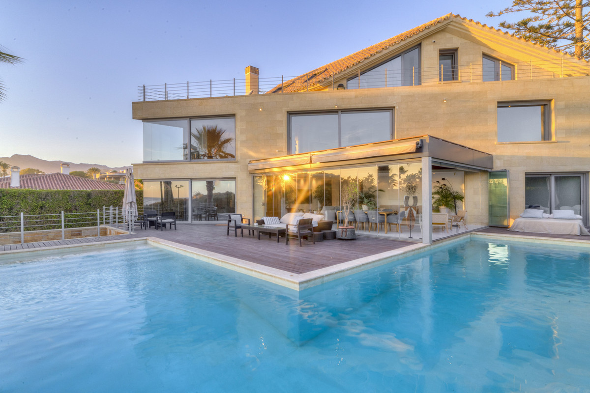 5 bedroom Villas for sale in Marbella – R5200426 5 bedroom Villas for sale in Marbella – R5200426