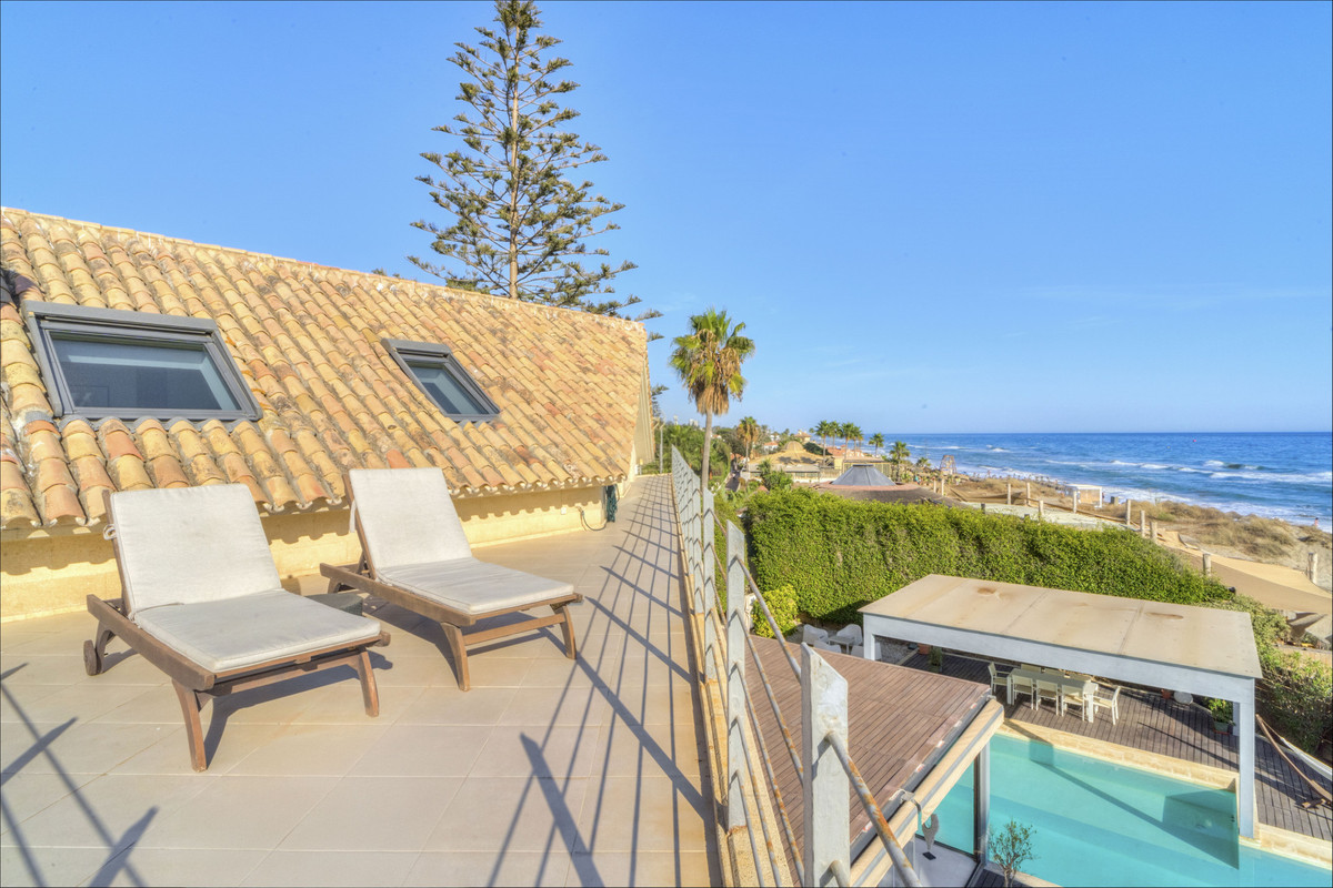 5 bedroom Villas for sale in Marbella – R5200426 5 bedroom Villas for sale in Marbella – R5200426