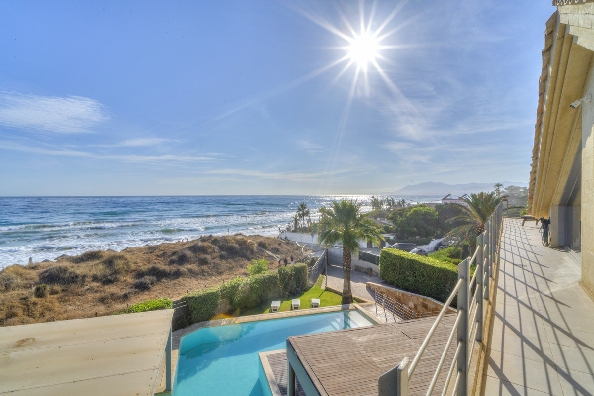 5 bedroom Villas for sale in Marbella – R5200426 5 bedroom Villas for sale in Marbella – R5200426