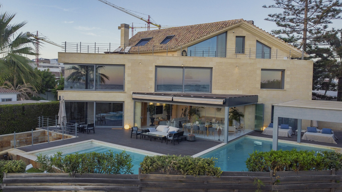 5 bedroom Villas for sale in Marbella – R5200426 5 bedroom Villas for sale in Marbella – R5200426