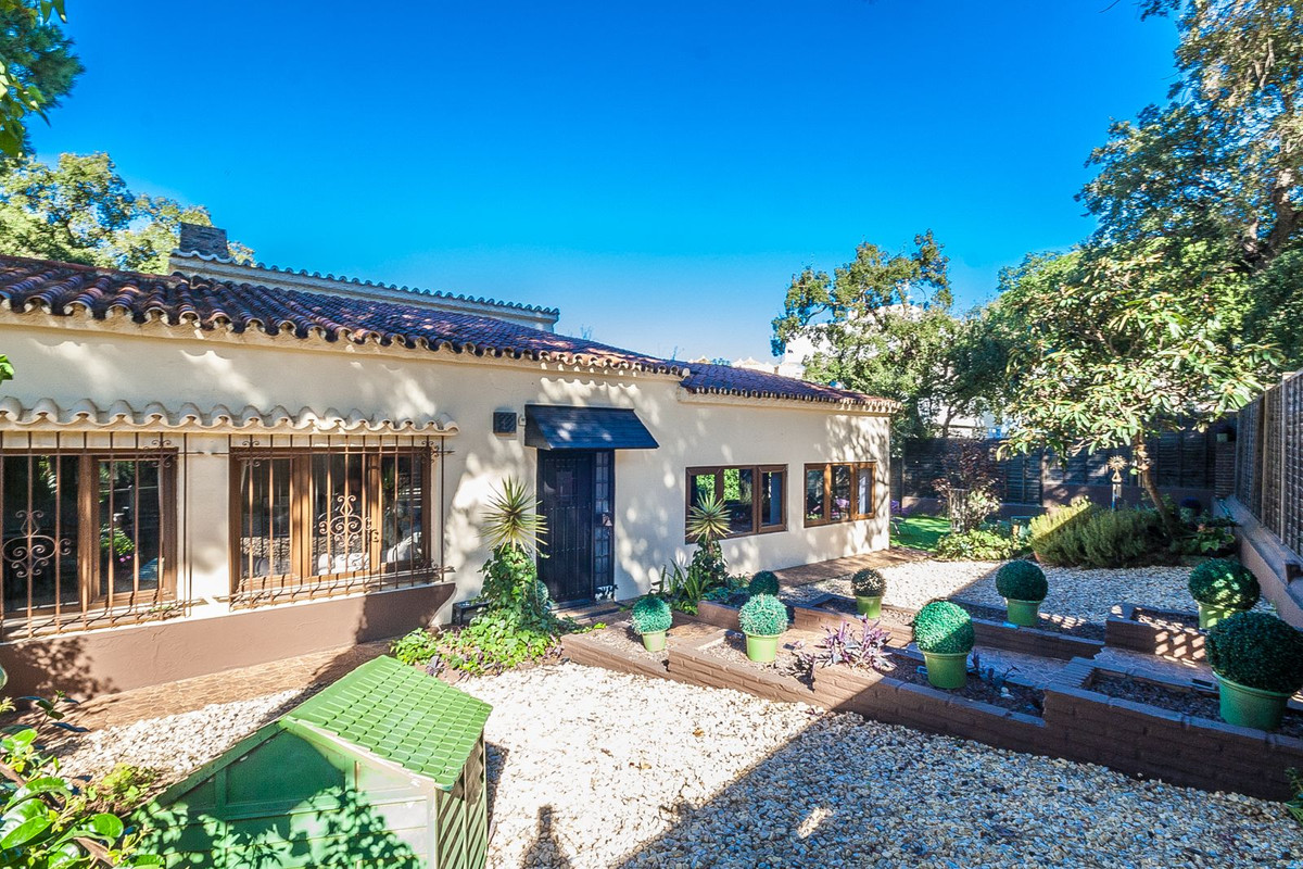 5 bedroom Villas for sale in Elviria – R5232154